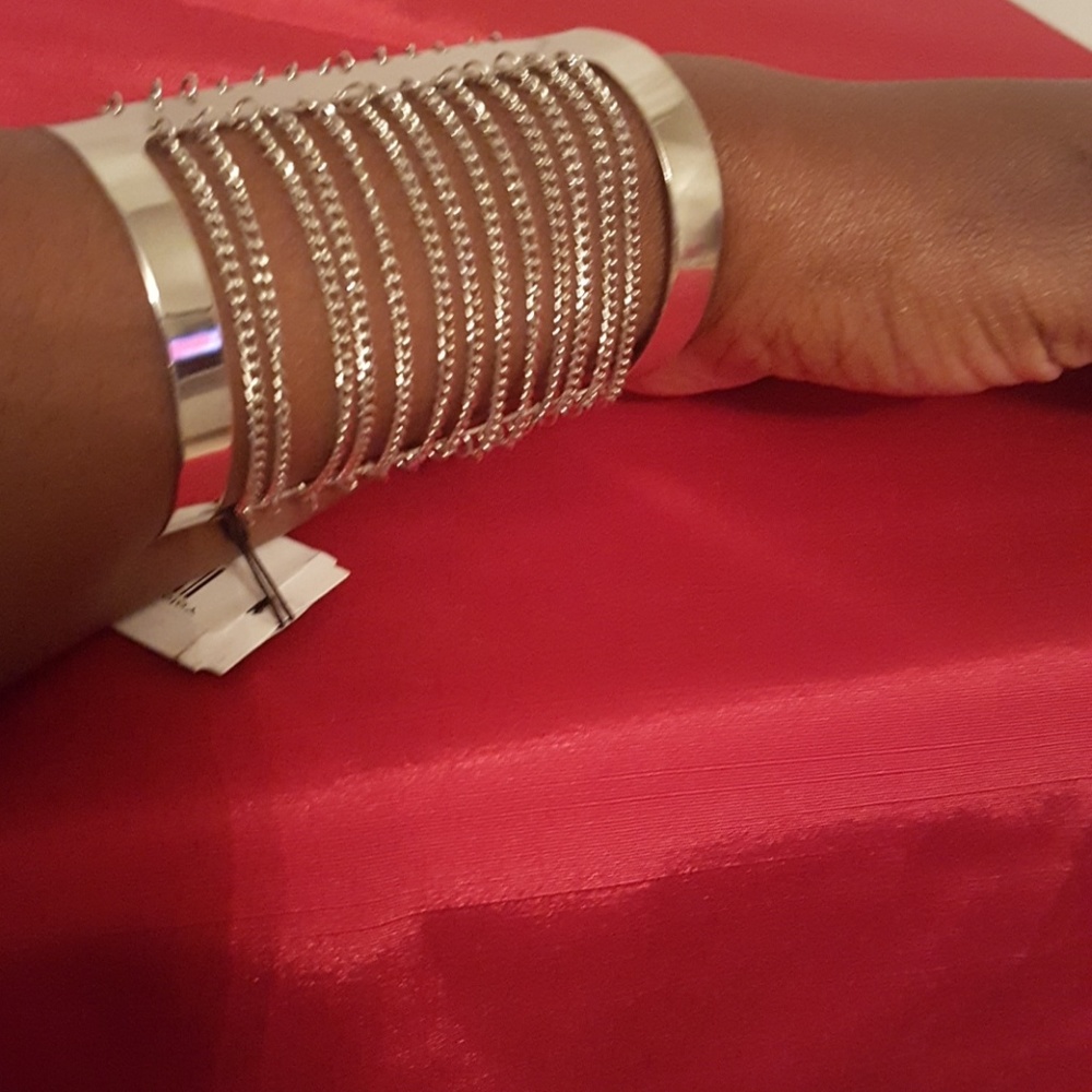 Chain cuff